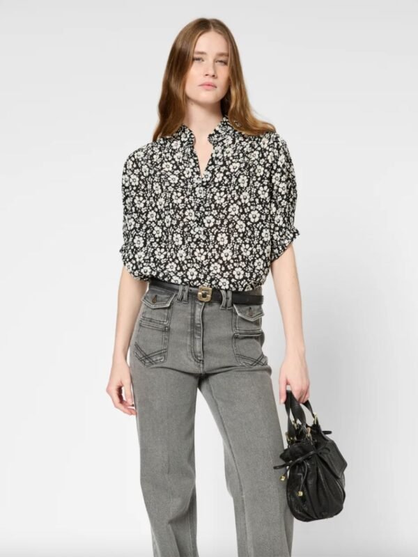 Une chemise qui parle avant toi