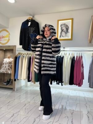 À Casablanca, Rabat ou Paris… ce manteau impose le respect