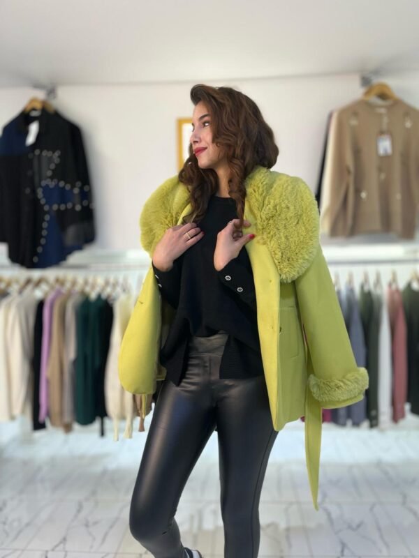 Ce manteau, c’est le silence des autres qui parlent mal de toi